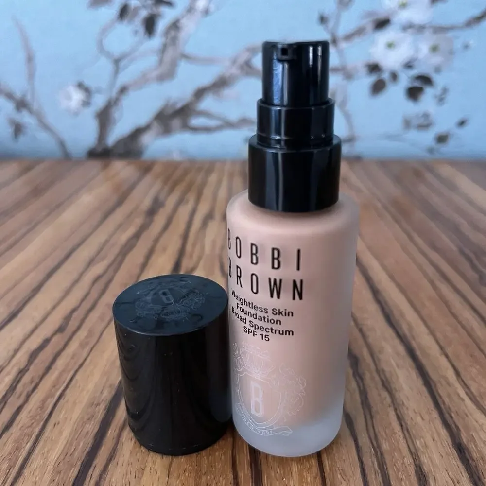 Bobbi Brown Weightless Skin Foundation SPF 15 Neutral Honey